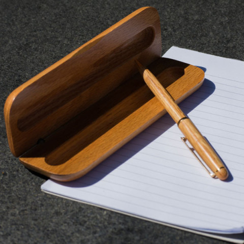 Coffret écrin et son stylo en bois de hêtre gravé 42€, Grenoble